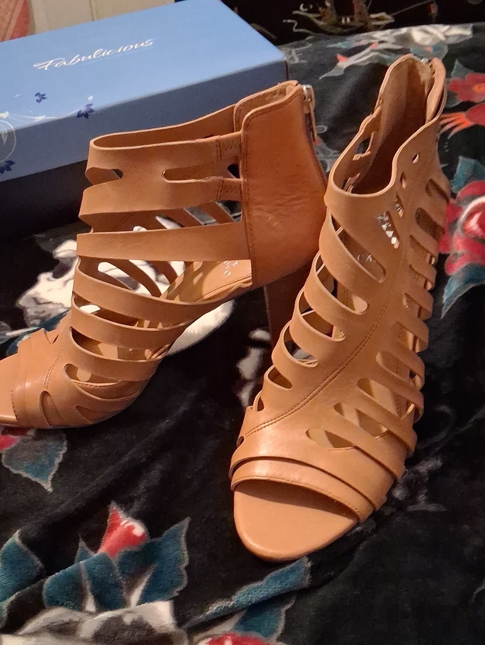 Vince Camuto Shoes - Picture 2 of 5